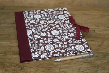 Folder bordeaux with white flowers